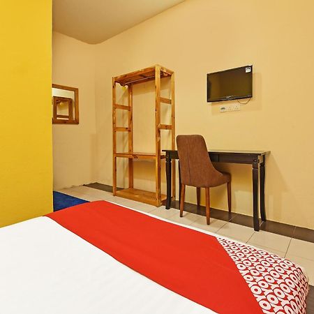 Oyo 90561 Awan Biru Motel Pantai Cenang  Kültér fotó