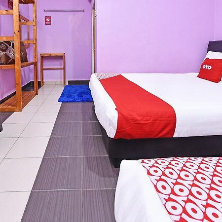 Oyo 90561 Awan Biru Motel Pantai Cenang  Kültér fotó