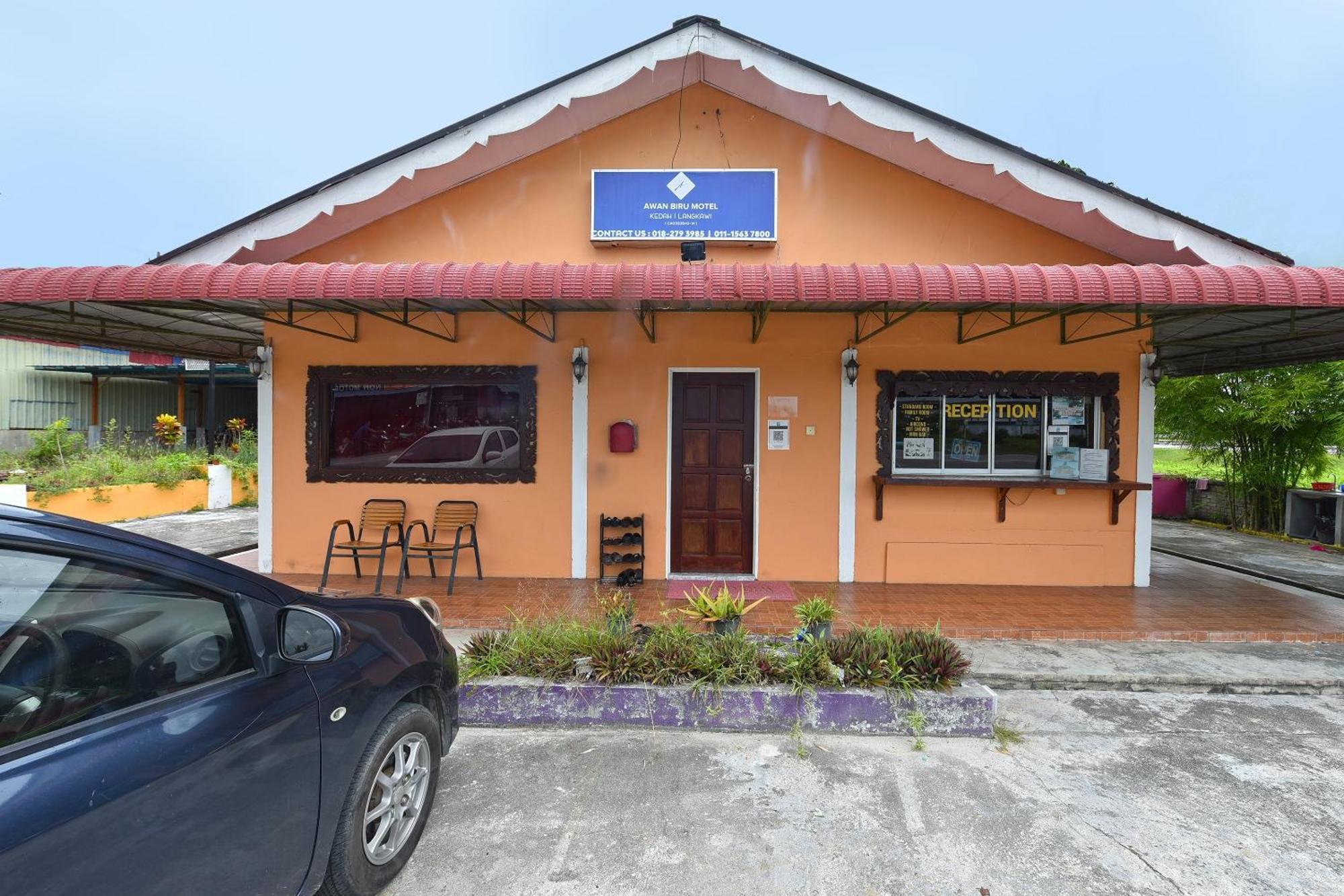 Oyo 90561 Awan Biru Motel Pantai Cenang  Kültér fotó