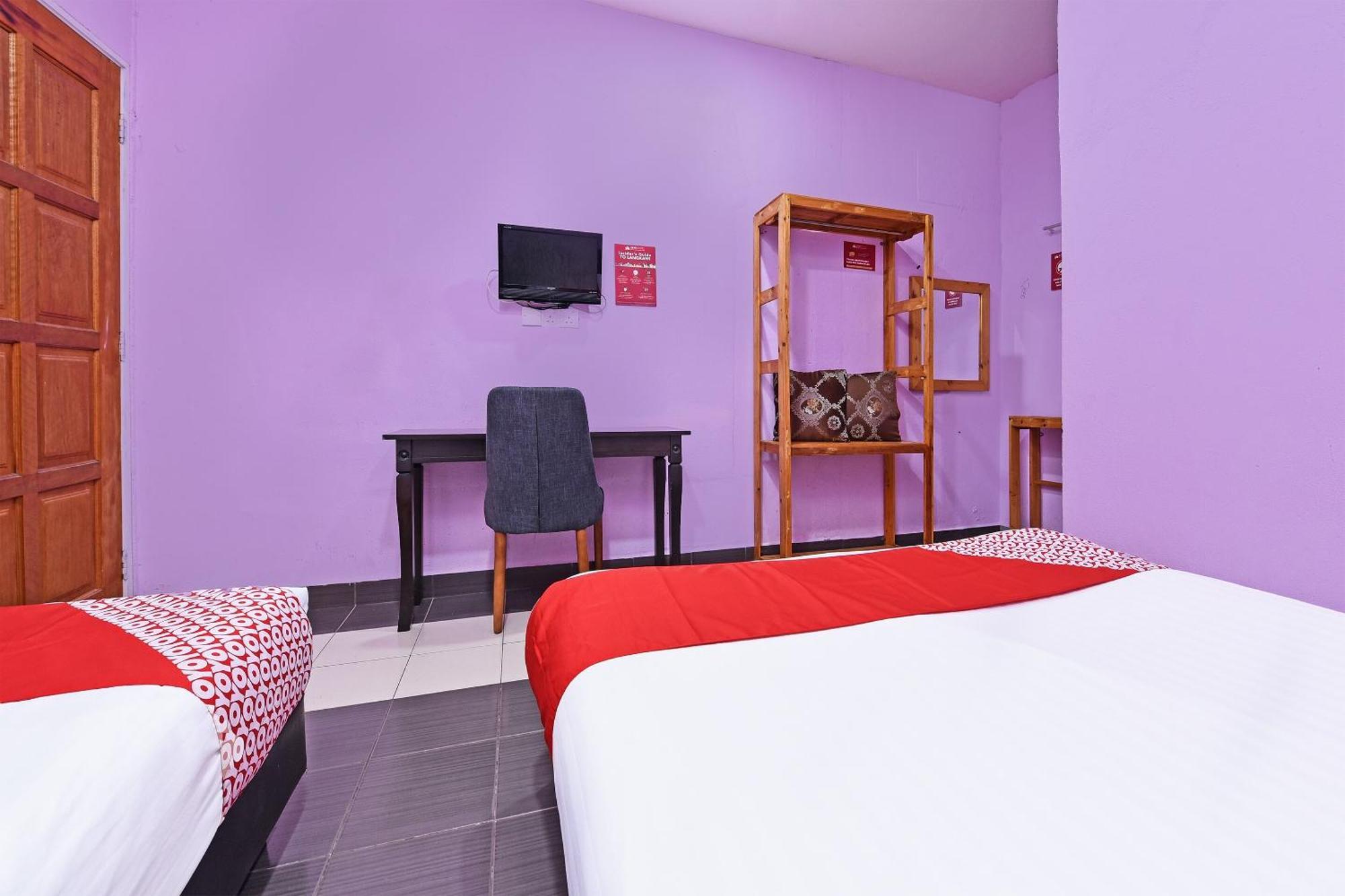 Oyo 90561 Awan Biru Motel Pantai Cenang  Kültér fotó