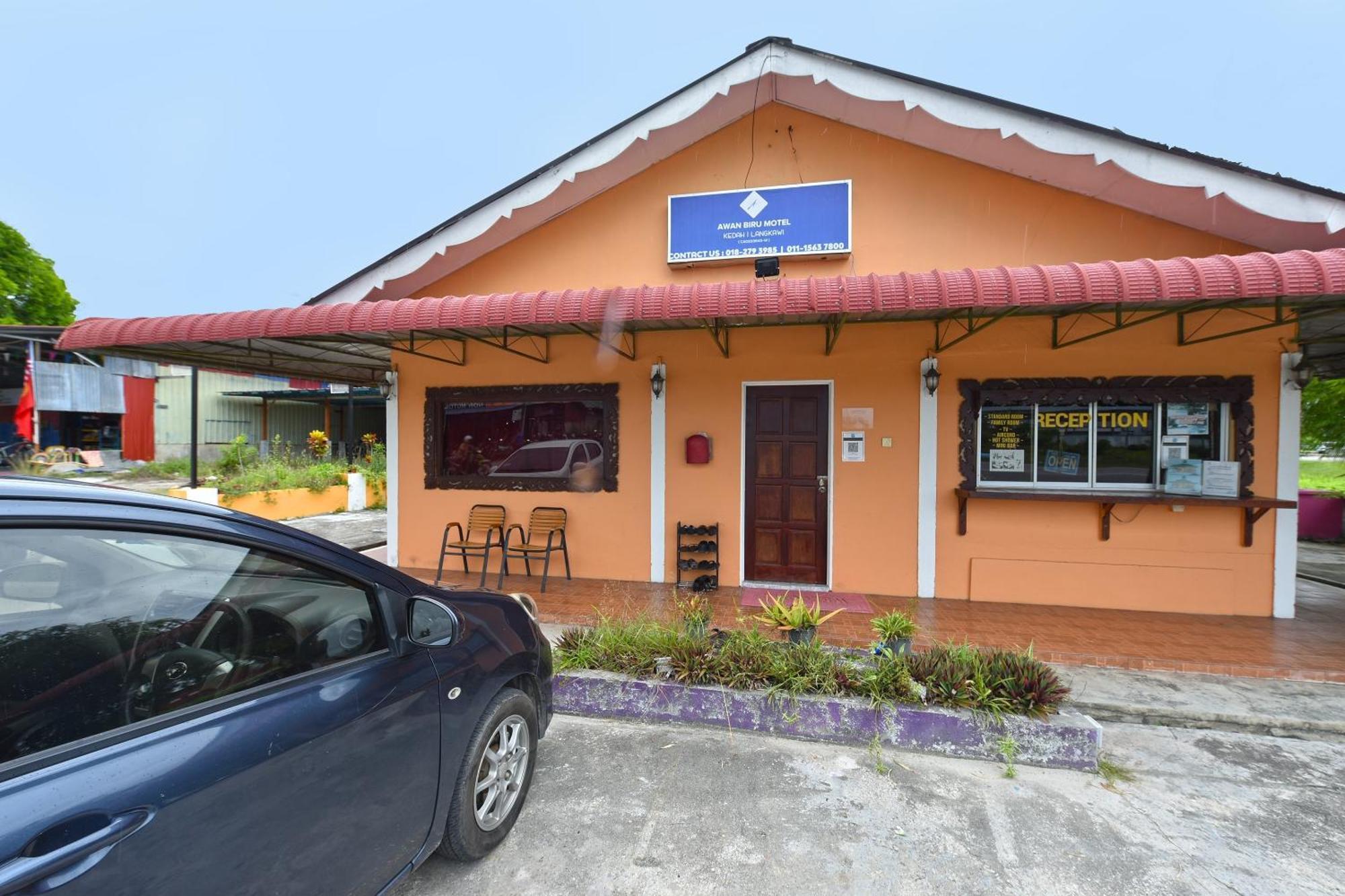 Oyo 90561 Awan Biru Motel Pantai Cenang  Kültér fotó